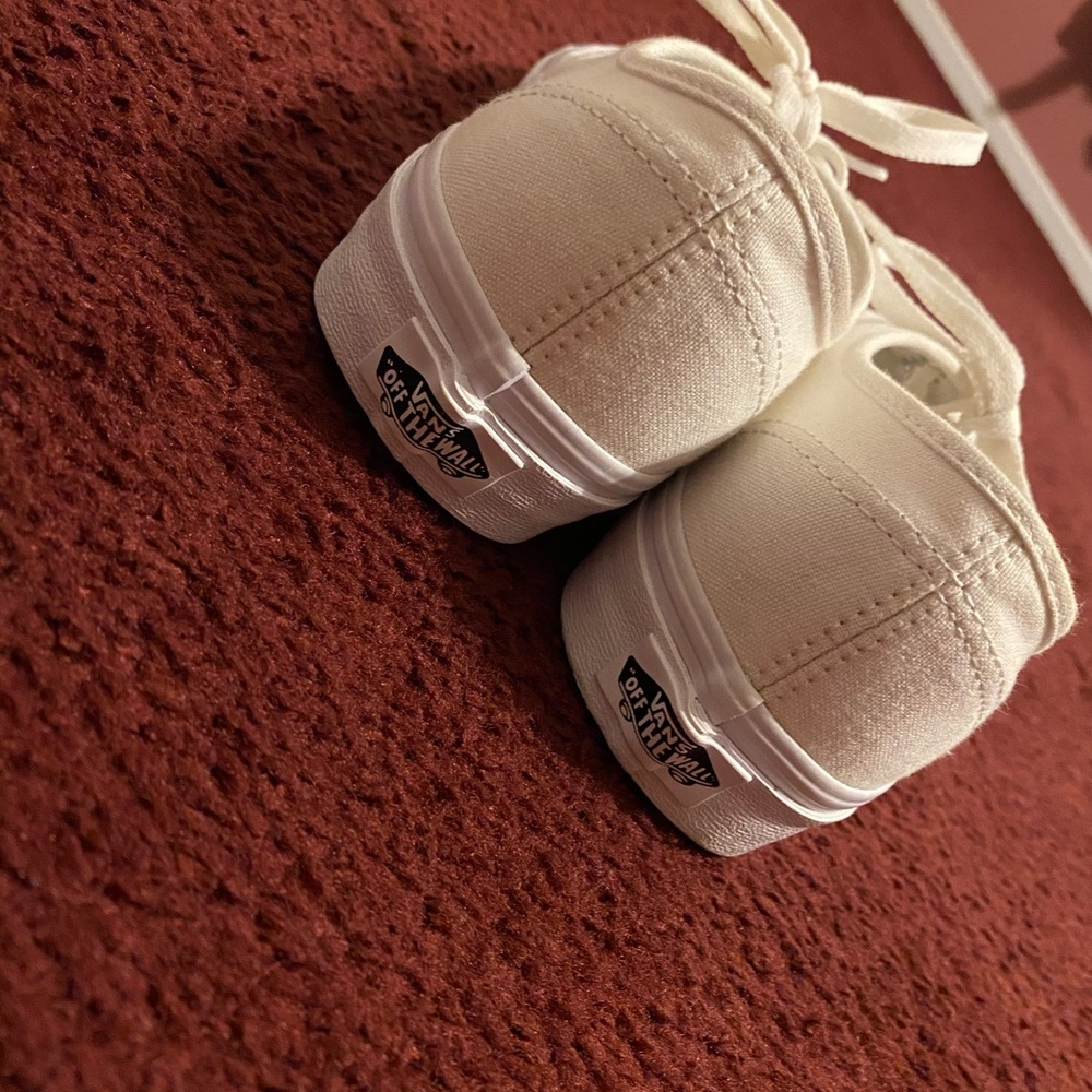 Vans - Picture 3 of 7